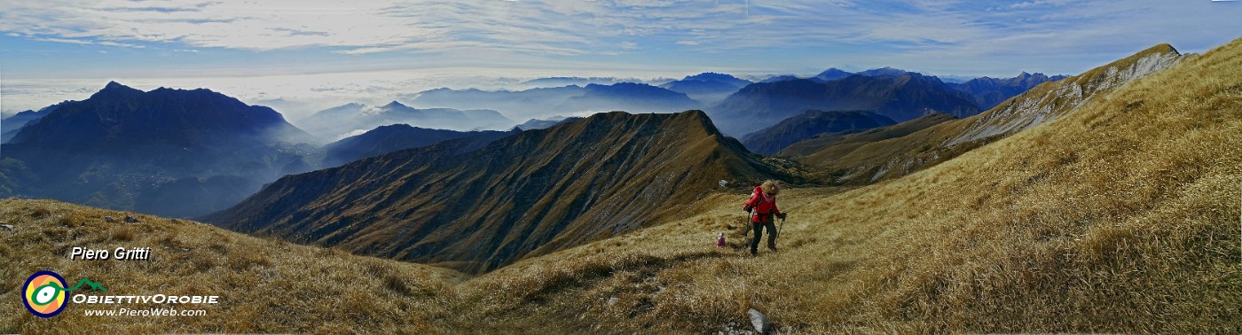 36 Salendo dal bivacco in cresta Cima Menna.jpg